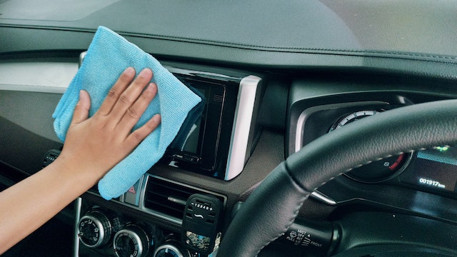 pexels-ariyo-4218867 Clean-smelling car